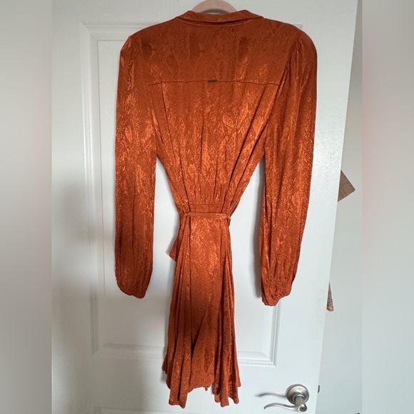 Guess Playful Shiny Wrap Dress M - Picture 4 of 7